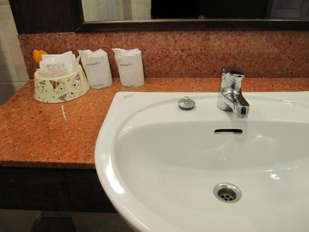 At Ayutthaya Hotel Екстер'єр фото