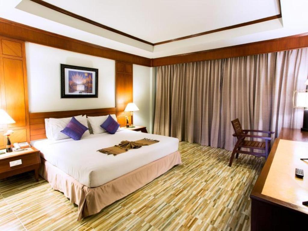 At Ayutthaya Hotel Екстер'єр фото