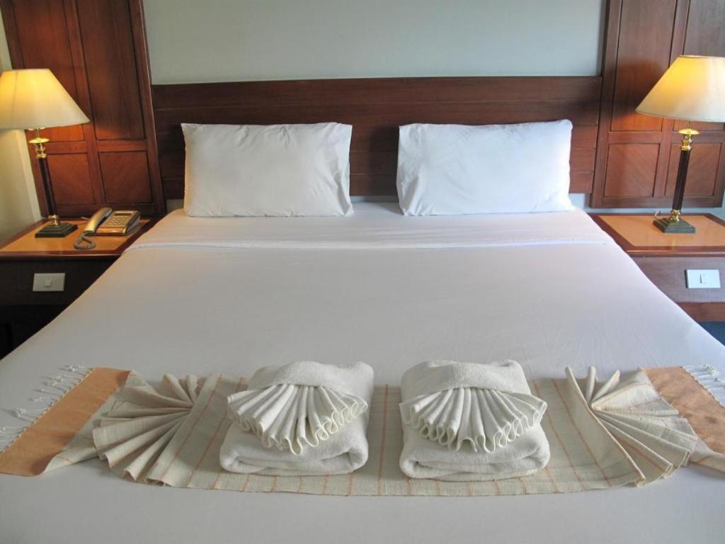 At Ayutthaya Hotel Екстер'єр фото