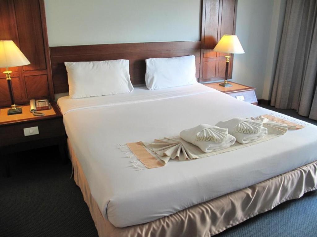 At Ayutthaya Hotel Екстер'єр фото
