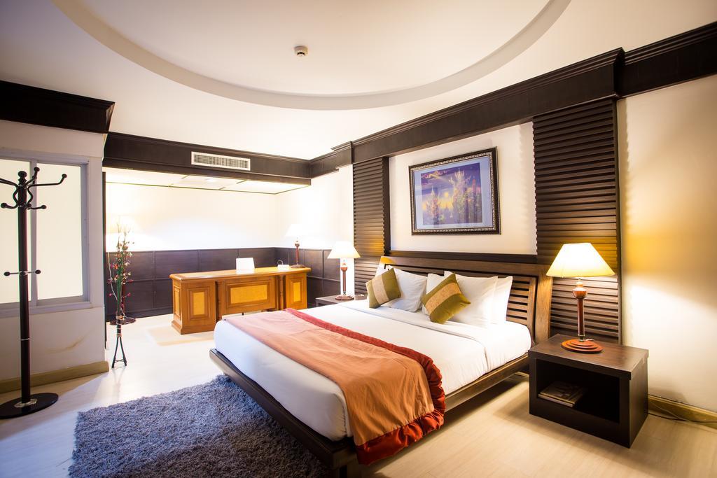 At Ayutthaya Hotel Екстер'єр фото