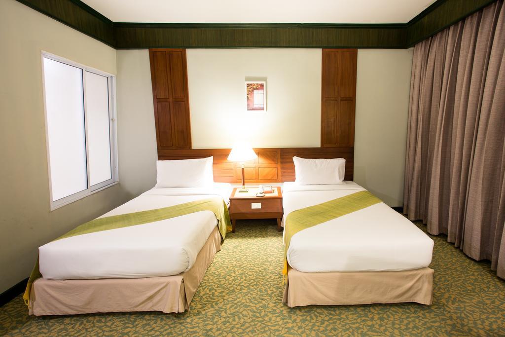 At Ayutthaya Hotel Екстер'єр фото